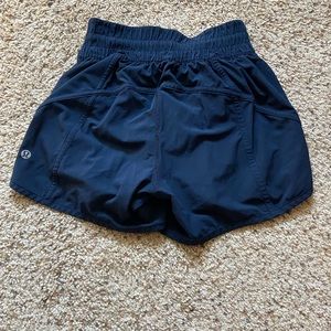 Lululemon Tracker Low-rise lined short 4” inseam